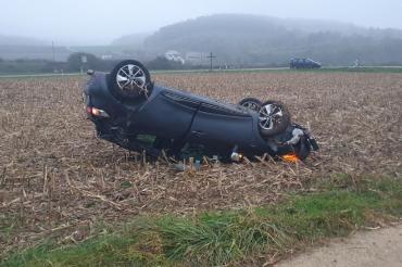 Nach einem Unfall kam es auf der B25 zu einer Komplettsperrung. Zwei Personen wurden verletzt.