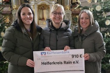 Martina Herrmann, Hedwig Rehm (Vorsitzende Helferkreis Rain e.V.), Katrin Braun