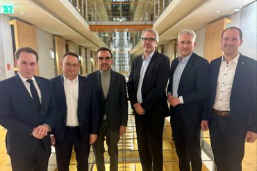 V.l.: Dr. Volker Ullrich MdB, Ulrich Lange MdB, Klaus Holetschek MdL, Dr. Tobias Heinemann (Konzernbeauftragter Gemeinwohlorientierte Infrastruktur bei der Deutschen Bahn), Hansjörg Durz MdB und Alexander Engelhard MdB