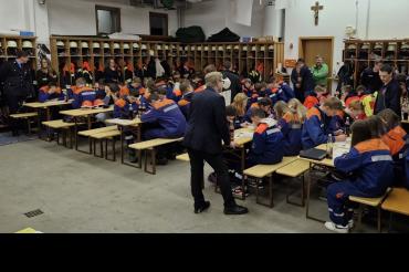 Anspruchsvolle Fragen zu Feuerwehrfahrzeugen und deren Beladung mussten die Jugendlichen in Form eines Fragebogens beantworten.