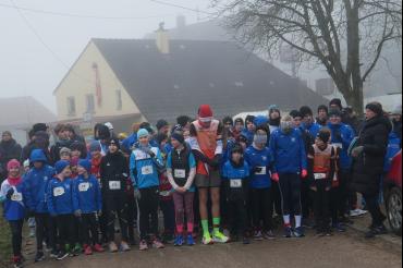 Die Teilnehmenden an der Startlinie der Kurzstrecke.