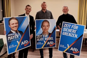 V.l.n.r.: Elias Merkle (Bezirksrat), Marco Fänger (1.Vorsitzender), Ulrich Singer (MdL)