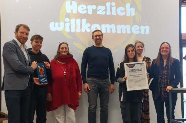 Urkundenübergabe Montessori-Schule