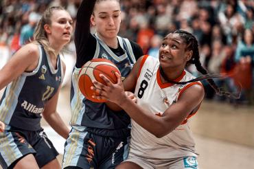 Das Bild zeigt Chanel Ndi im Spiel gegen ALBA Berlin.