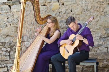 Das Duo Saitenblicke (Feodora-Johanna Madel und Oliver Thediek) am 28. März im Ederlesaal. 