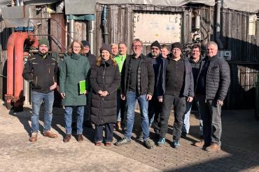 Eine Abordnung der Grünen besuchte die Biogasanlage in Alerheim.