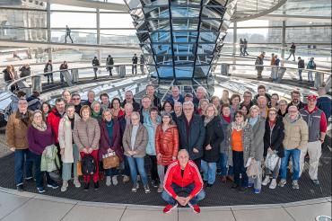 Am Tag nach der Bundestagwahl: Christoph Schmid mit Besuchergruppe aus dem Wahlkreis in Berlin 