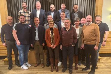 Der neue Vorstand der CSU Harburg (Johannes Amerdinger 2.v.l vorne neben Wolfgang Fackler, MdL)