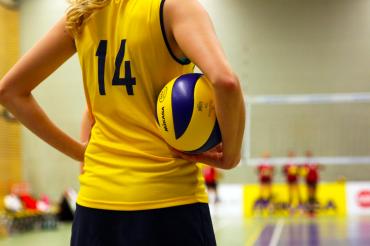 Das Bild zeigt eine Volleyballerin.