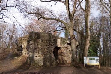 Der Hexenfelsen ist im Riessee entstanden.