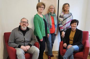 Auf dem Bild zu sehen (von links): Marco Leberle, Firma Heinle Energie & Automationstechnik GmbH; Ursula Kneißl-Eder, Maja Pauer und Traudi Kappeler, Verein Projekt Frauenhaus - Hilfe bei Gewalt an Frauen und Kindern e. V. sowie Gudrun Gebert-Löfflad, Firma Heinle Energie & Automationstechnik GmbH.