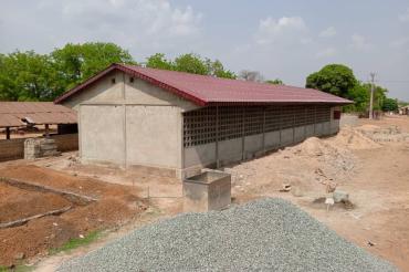 Baustelle in Notse, Togo im Februar 2025 kurz vor Fertigstellung.