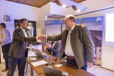 Der wiedergewählte Ortsvorsitzende Konrad Müller zusammen mit MdL Wolfgang Fackler.