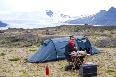 Der Schernfelder Motorradreisende Peter Schuster hätte sich für seine erste Übernachtung in Island keinen schöneren Lagerplatz wünschen können.