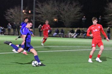 Marcello Ljubicic erzielt mit diesem Schuss die Führung zum 1:0 