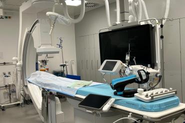 Das Bild zeigt ein Herzkatheterlabor.