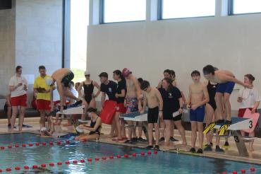 Beim 48. Bezirkswettbewerb in Monheimer Jurabad traten über 250 Kinder und Jugendliche der Wasserwacht gegeneinander an.