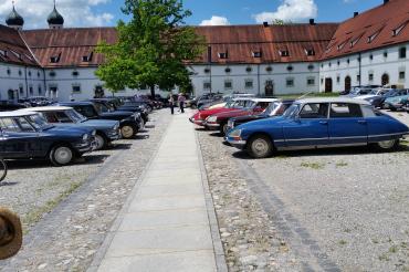 Auf den Ausfahrten des CVC gibt es regelmäßig zahlreiche Oldtimer zu sehen.