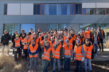 Viele fleißige Helfer haben im Rahmen der AWV-Flursäuberungsaktion rund ums THG Nördlingen Müll gesammelt.