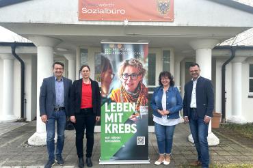 Markus Besseler, Geschäftsführer BKG, Daniela Holzmann, Dipl.-Sozialpädagogin und Psychoonkologin (DKG), Erna Dirschinger, Leiterin der Selbsthilfegruppe Donauwörth und Jürgen Sorré, Oberbürgermeister.