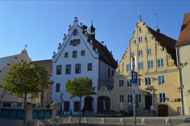 Der Stadtrat verabschiedet den Haushalt ohne Gegenstimmen.