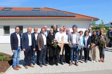 Mit der feierlichen Schlüsselübergabe nimmt die Tagespflege Möttingen den Betrieb auf.
