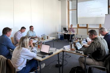 Im Seminar „KI-Tools für Fortgeschrittene“ am Technologie Centrum Westbayern erfuhren die Teilnehmenden von Bernd Pitz (Referent) wie man mit gezielten Prompts und cleveren Strategien mehr aus ChatGPT herausholt.