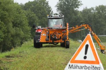 LEW mäht Lech-Dämm