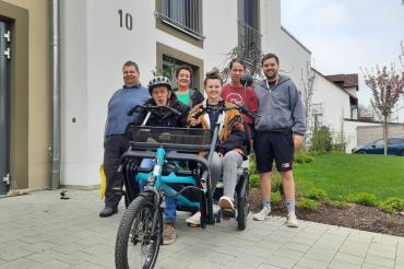 Mit der Unterstützung von „Aktion Mensch“ konnten für die Wohnbereiche in Oettingen, Dinkelsbühl, Merkendorf und Gunzenhausen jeweils sogenannte Partner-Fahrräder der Fa. Van Raam angeschafft werden.