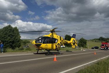 Das Bild zeigt einen Rettungshubschrauber.