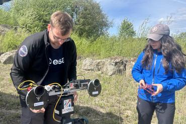 Mittem im Steinbruch bei Amerdingen bauen kanadische Wissenschaftler eine Kamera auf, die in drei Jahren zum Mars reisen soll 