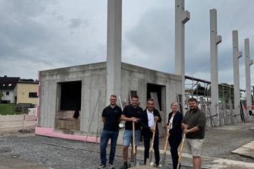 Spatenstich Bau  Thannhauser