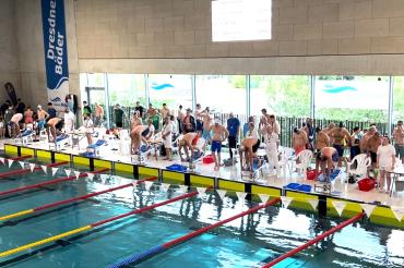 Start zu den 50 m Freistil, Matthias Bohn auf Bahn 4. 