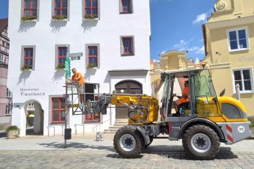 In Wemding ging es für Jürgen Nitz mit dem Hubwagen in luftige Höhen.