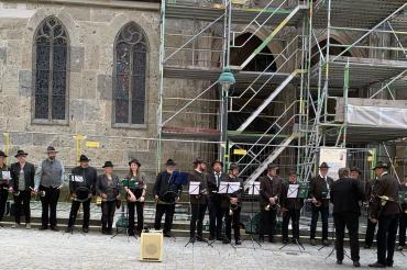 Die Jagdhornbläser Nördlingen musizieren gemeinsam mit den Jagdhornbläsern Ellwangen am Samstag, 14. Juni 2025, im Rahmen der Veranstaltungsreihe „Musik am Marktplatz“ in Nördlingen.