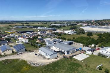 Das Bild zeigt das Gewerbegebiet am Stadelmüllerweg in Wemding.