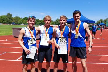 Das Foto zeigt diie 4x100m-Staffel mit (v.l.) Fabian Lechner, Jakob Miehling, Christoph Humburger und Martin Kurnoth. 