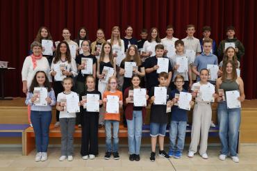 In allen Jahrgangsstufen wurden die besten Schülerinnen und Schüler für ihre herausragenden Leistungen ausgezeichnet.