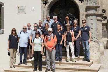 In der Reihe vorne: die Evaluatoren Frau Sarina (Mongolei) und Herr Alberto Gil Toja (Spanien). 