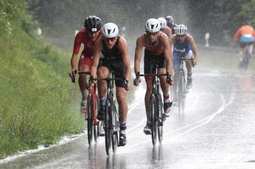 Die Jugend A / Junioren auf der Radstrecke. 