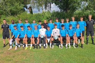 Die BFV Schwabenauswahl 2025 beim Abschlusstraining in Edelstetten.