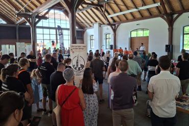 In der Sommerhalle wurden die Neubürgerinnen und Neubürger der Stadt Nördlingen von Oberbürgermeister David Wittner offiziell willkommen geheißen.