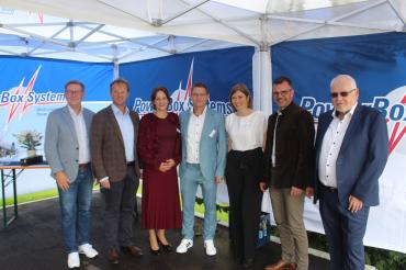 V.l.n.r.: Landrat Stefan Rößle, Wolfgang Fackler MdL, Julia Deutsch, Inhaber Richard Deutsch, Eva Maria Deutsch, Oberbürgermeister Jürgen Sorré, Bauleiter Walter Surek