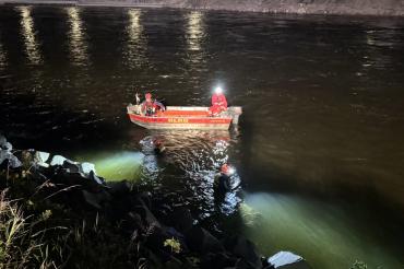 Bereits in der Nacht zum Freitag wurde die Donau von Einsatzkräften abgesucht.