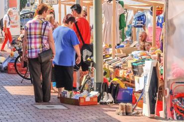 Das Bild zeigt einen Verkaufsstand.