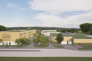 Das ganze Ensemble aus Vogelperspektive von der Josef-Dunau-Straße aus gesehen: das neu Schulgebäude (links), die sanierte Sporthalle (hinten, mitte) und das neue Hallenbad (rechts).  