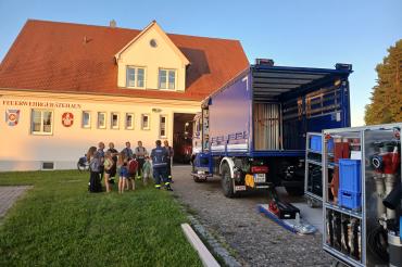 Sannende Einblicke in die Technik des THW.