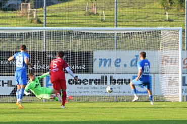 Der Elfmeter von Niklas Eggensperger zum 1:0 für Durach.