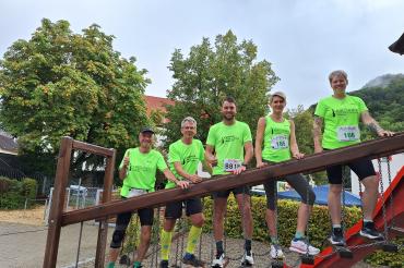 Auf dem Foto im Start- und Zielbereich kurz vor dem Start von links: Hans Niederhuber, Bernhard Satzenhofer, Steffen Brenner, Sarah Langer und Sonja Wurm. 