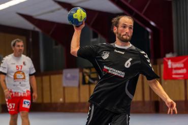 Tobias Zinsmeister, der 8 Tore zum Sieg der Herren II beitragen konnte und eine herausragende Leistung zeigte.